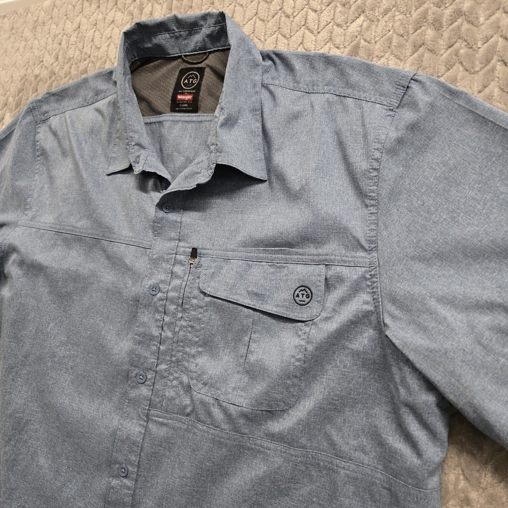 Wrangler ATG Mens XL Light Blue Short Sleeve Button Up Shirt Performance Fabric